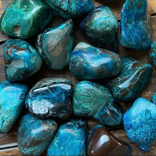 Turquoise color comparison under different light sources